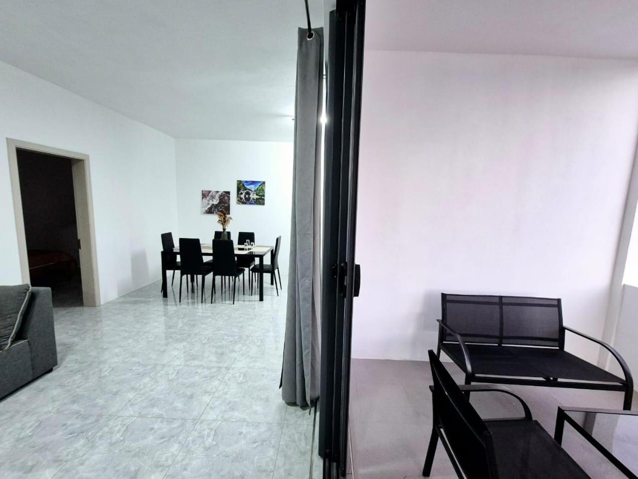 Skyview Apartment- Rooftop Penthouse With Sunset & Sea Views Flic-en-Flacq Eksteriør billede