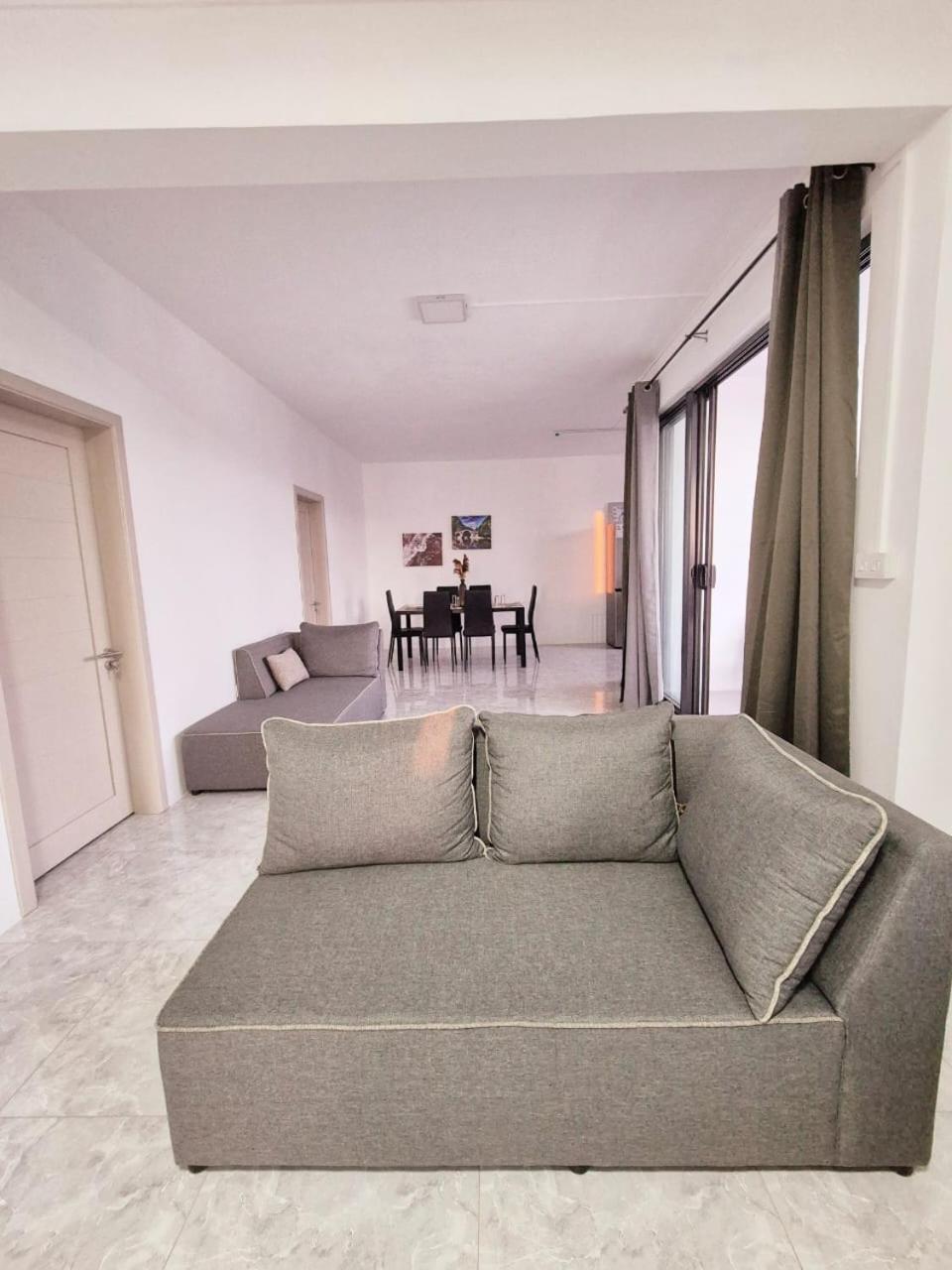 Skyview Apartment- Rooftop Penthouse With Sunset & Sea Views Flic-en-Flacq Eksteriør billede
