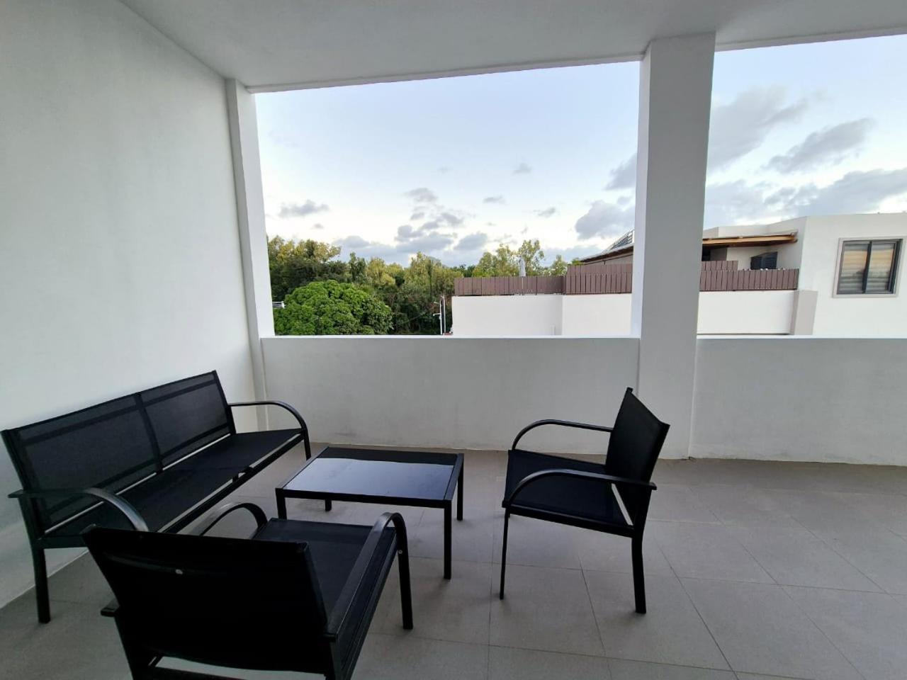 Skyview Apartment- Rooftop Penthouse With Sunset & Sea Views Flic-en-Flacq Eksteriør billede