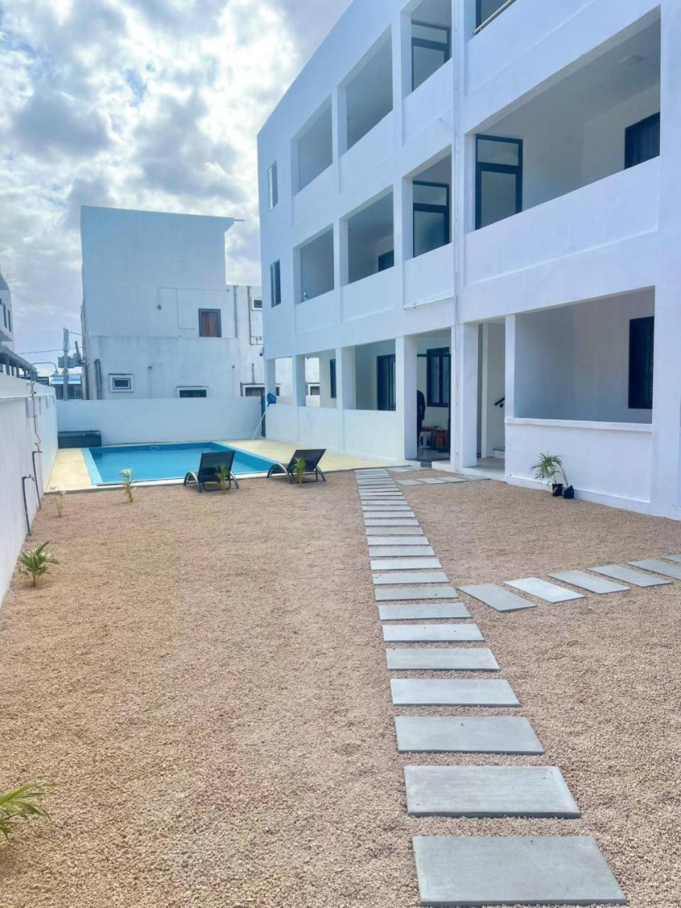 Skyview Apartment- Rooftop Penthouse With Sunset & Sea Views Flic-en-Flacq Eksteriør billede